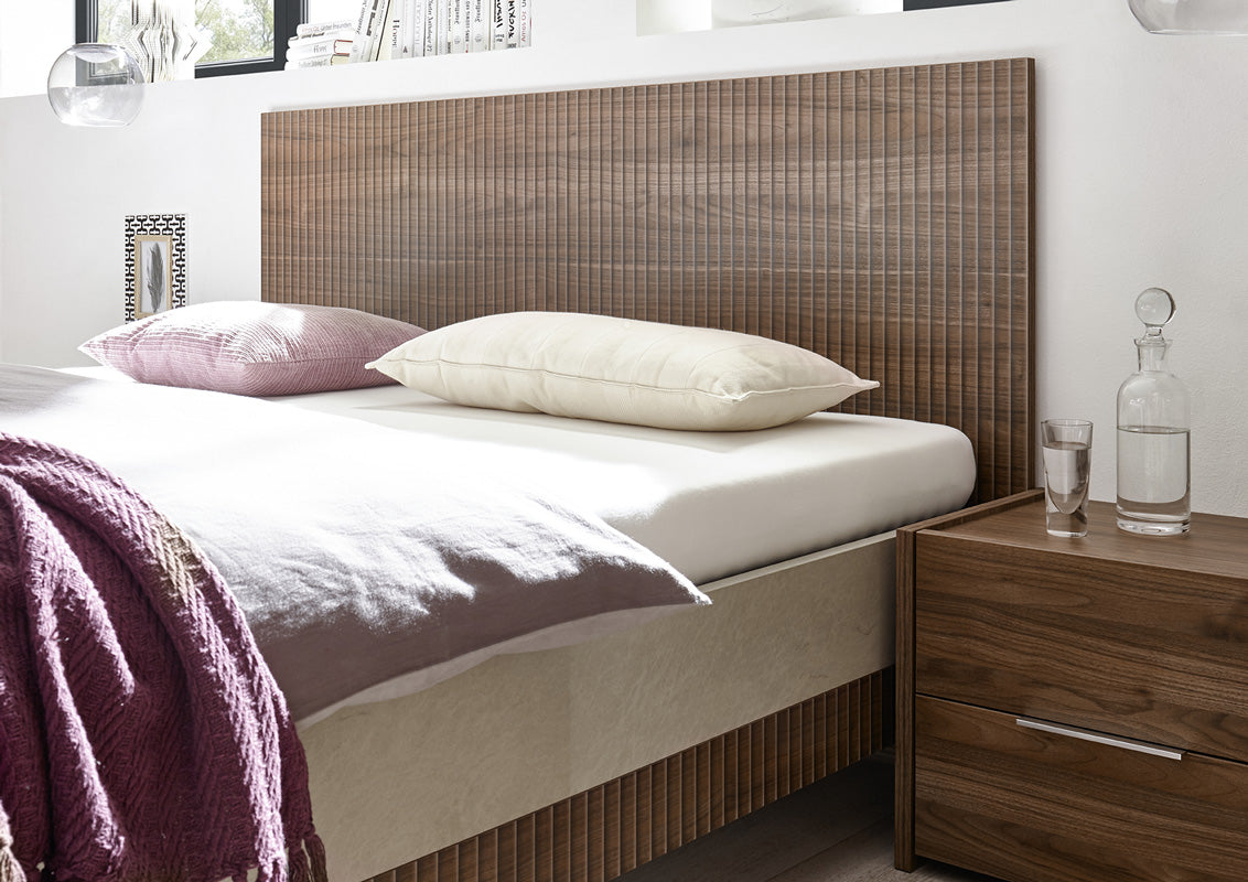 Arkona - Letto matrimoniale design in legno serigrafato colore noce cm 203x205x94h - immagine 2