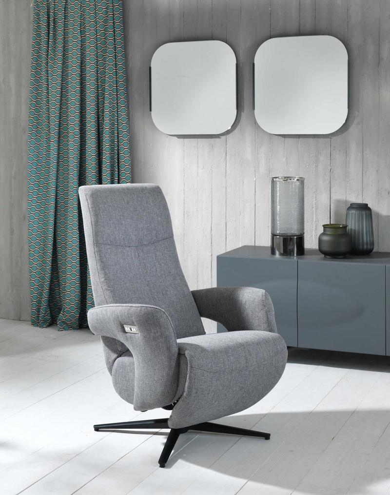 Poltrona relax moderna motorizzata rivestita in tessuto cm 87x82x115h - vari colori