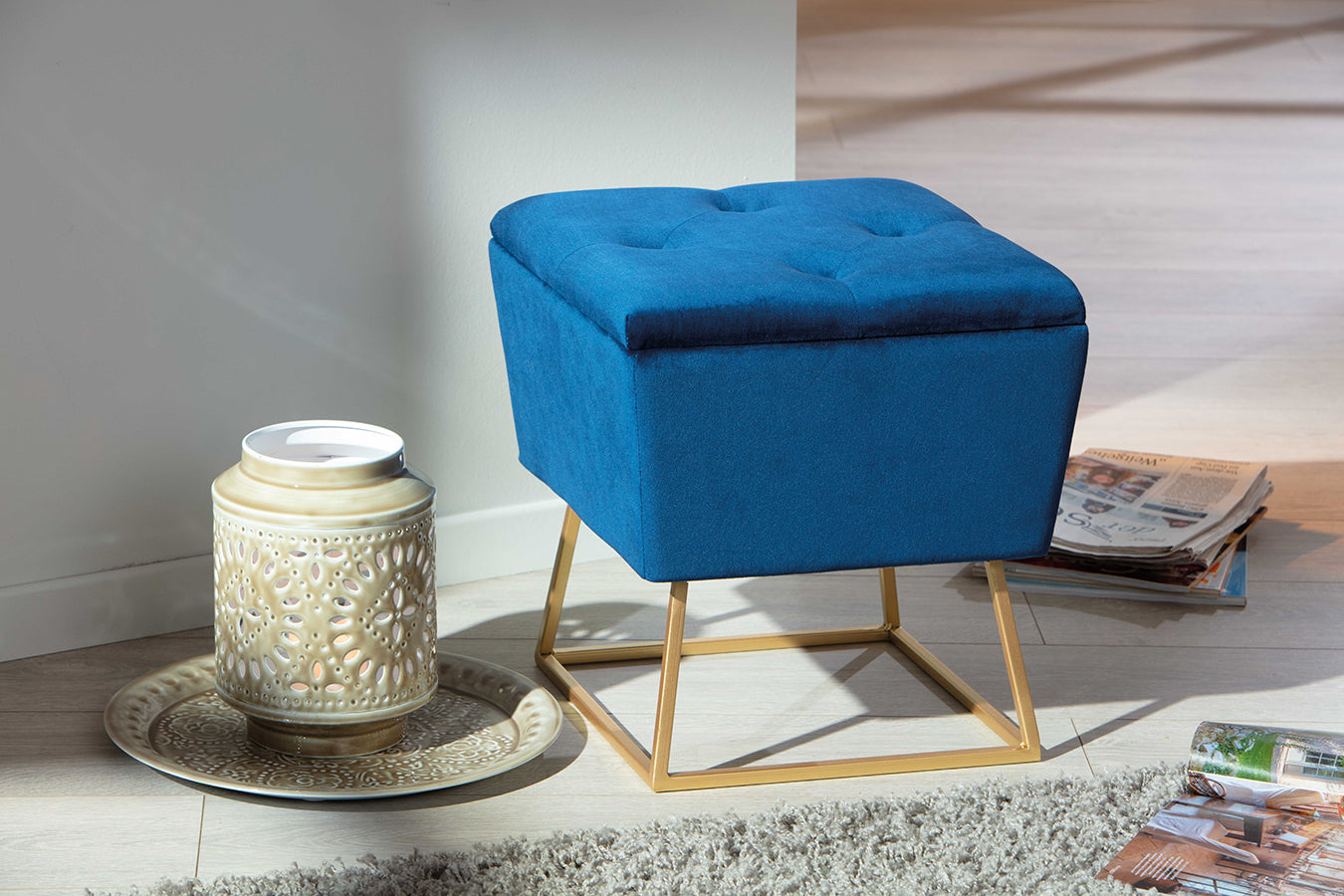 Jenny - Pouf quadrato contenitore con struttura in metallo dorato e seduta in velluto cm 38x38x42h - immagine 2