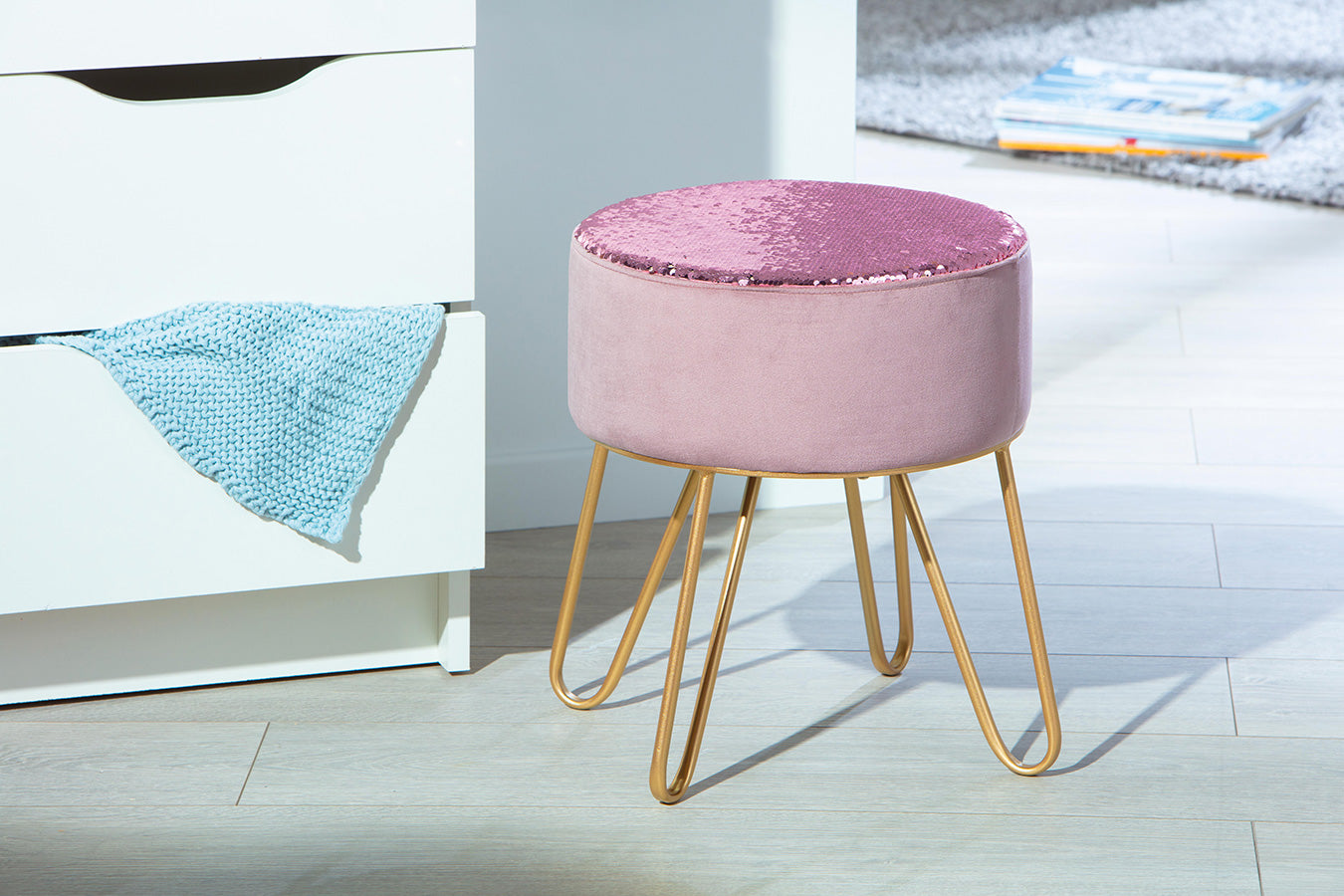Colin - Pouf sgabello tondo in metallo dorato rivestito in velluto con paillettes cm 32x32x38h - immagine 2