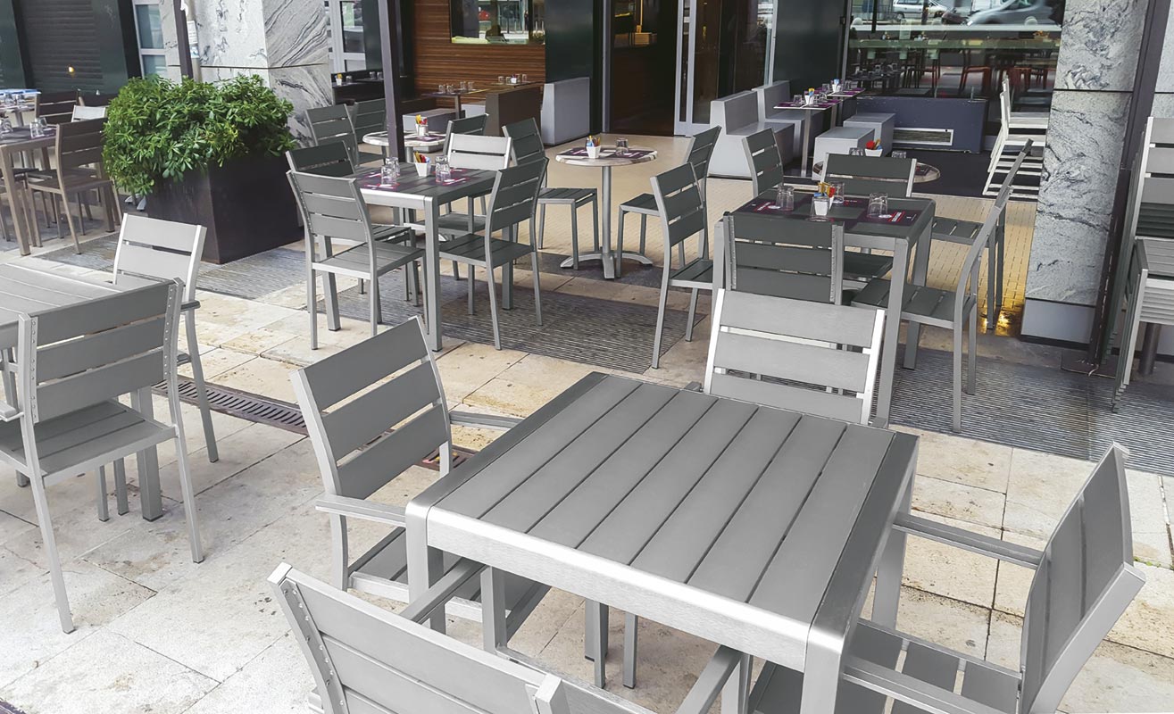 Tavolo quadrato contract da bar struttura in alluminio piano in composito - varie misure - immagine 2