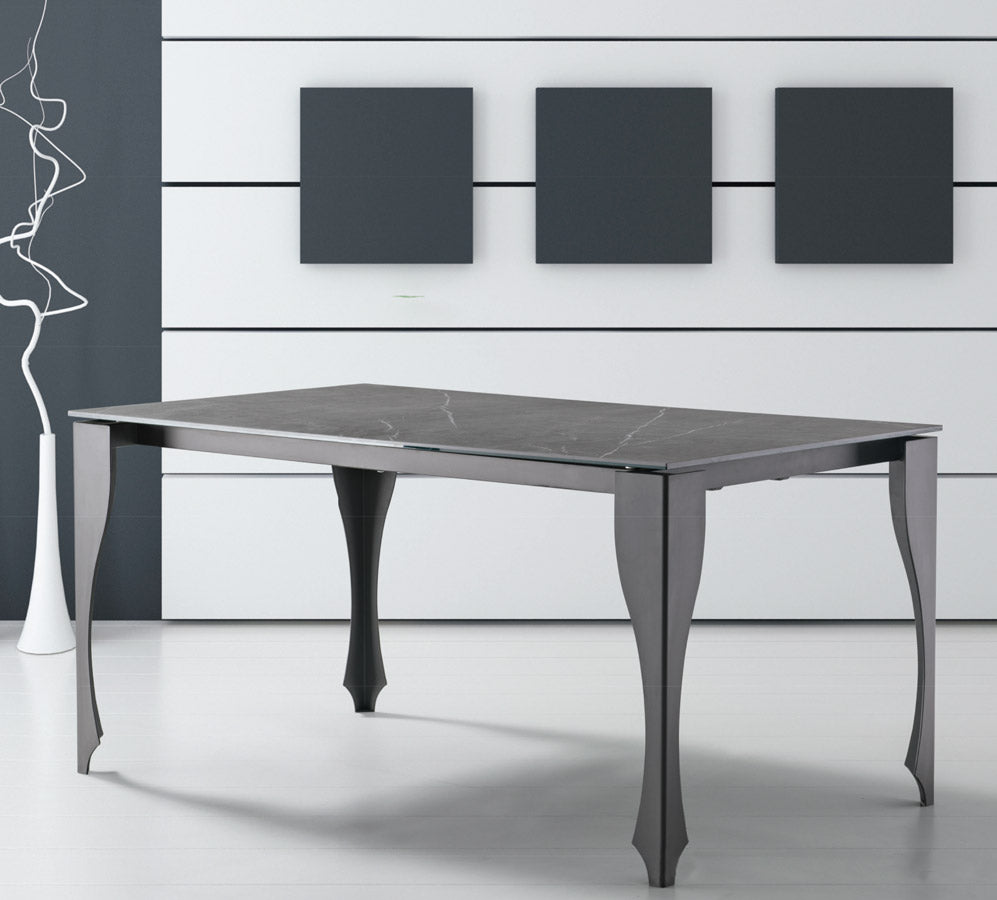 Amery - Tavolo design allungabile gambe sagomate piano in vetro o ceramica - vari colori