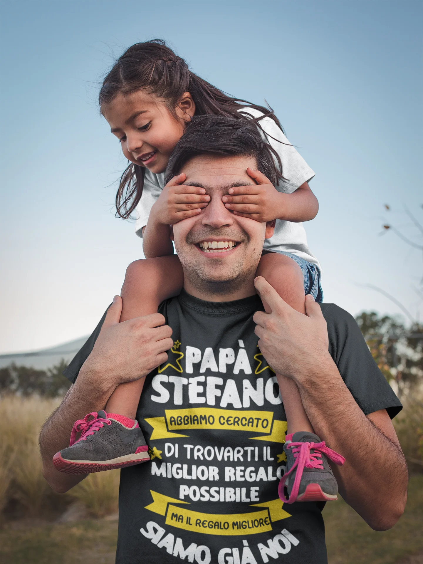 Maglietta Papà Personalizzabile T-Shirt Festa del Papà Abbiamo trovato il miglior regalo possibile, ma il regalo migliore siamo già noi personalizzata con nome regalo papà - immagine 3