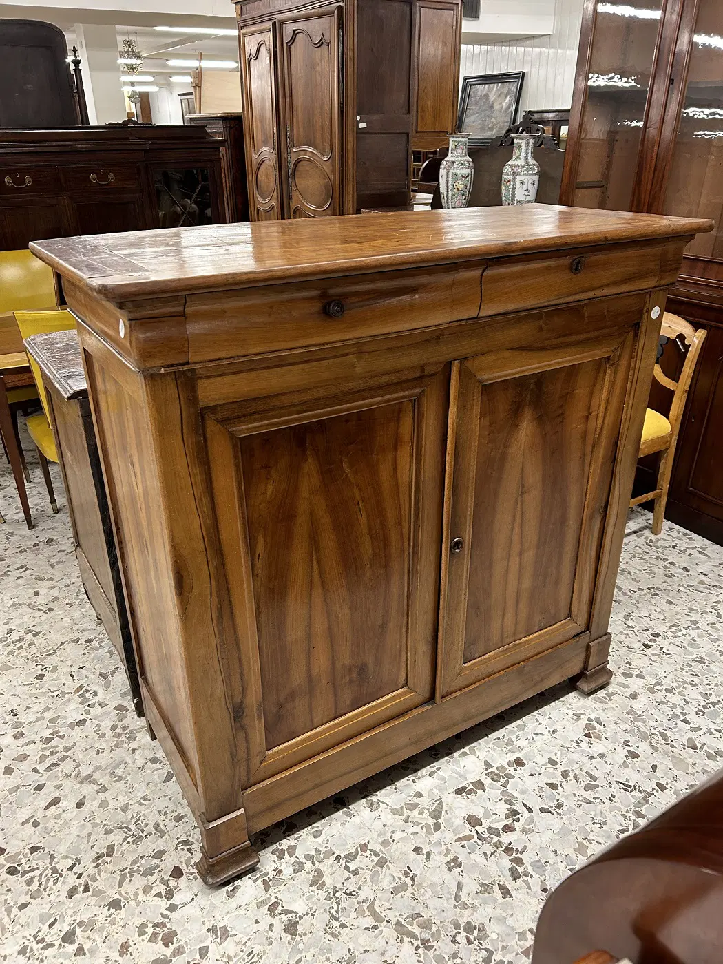Credenza Francese Stile Luigi Filippo in Legno di noce XIX secolo con 2 ante e 2 cassetti