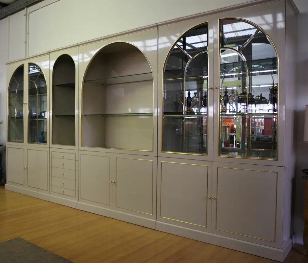 Vetrine laccate in legno, vetro e ottone di Mario Sabot, anni 1970, set di 4 - immagine 3