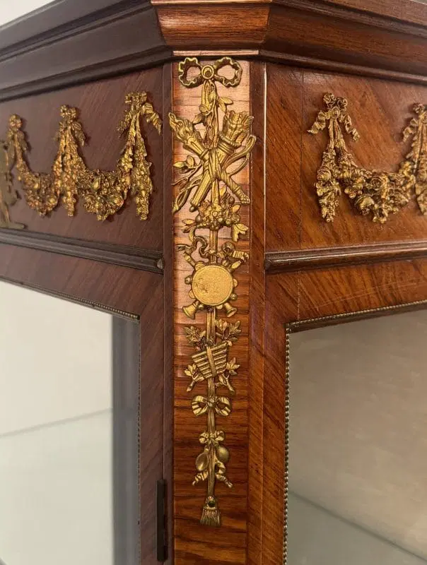 Vetrina impiallacciata in bois de rose Francia fine XIX inizi del XX secolo - immagine 3