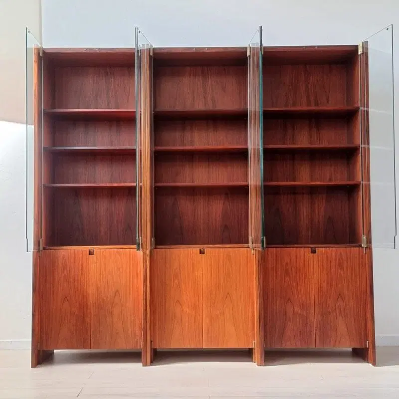 Libreria in Palissandro a Tre Moduli con Ante in Cristallo, anni ’60