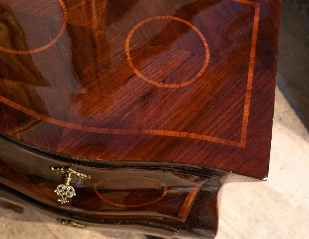 XVII secolo, Comodino bombato siciliano - immagine 4