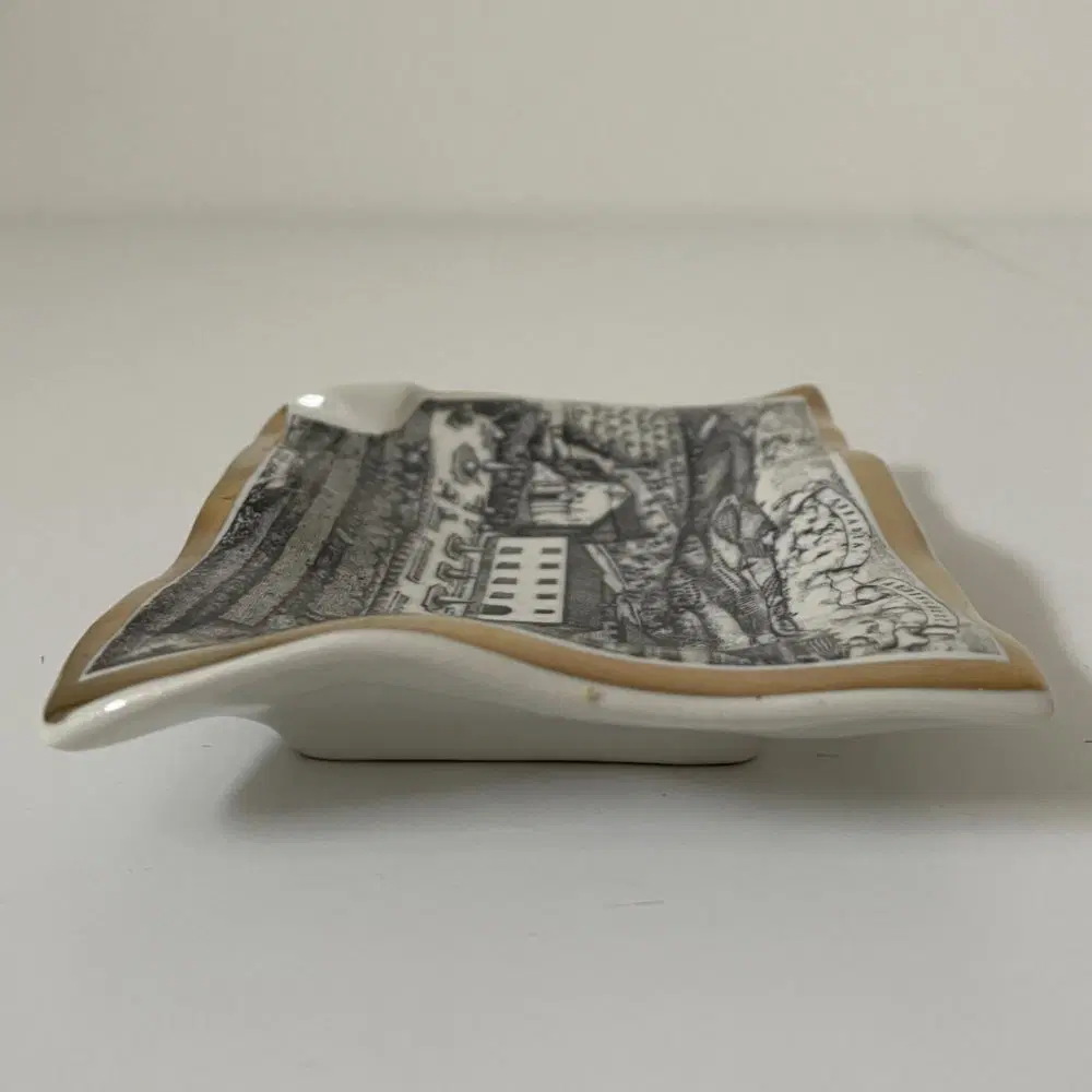 FORNASETTI, posacenere Abbazia Ardenghesca, ceramica decorata - immagine 4