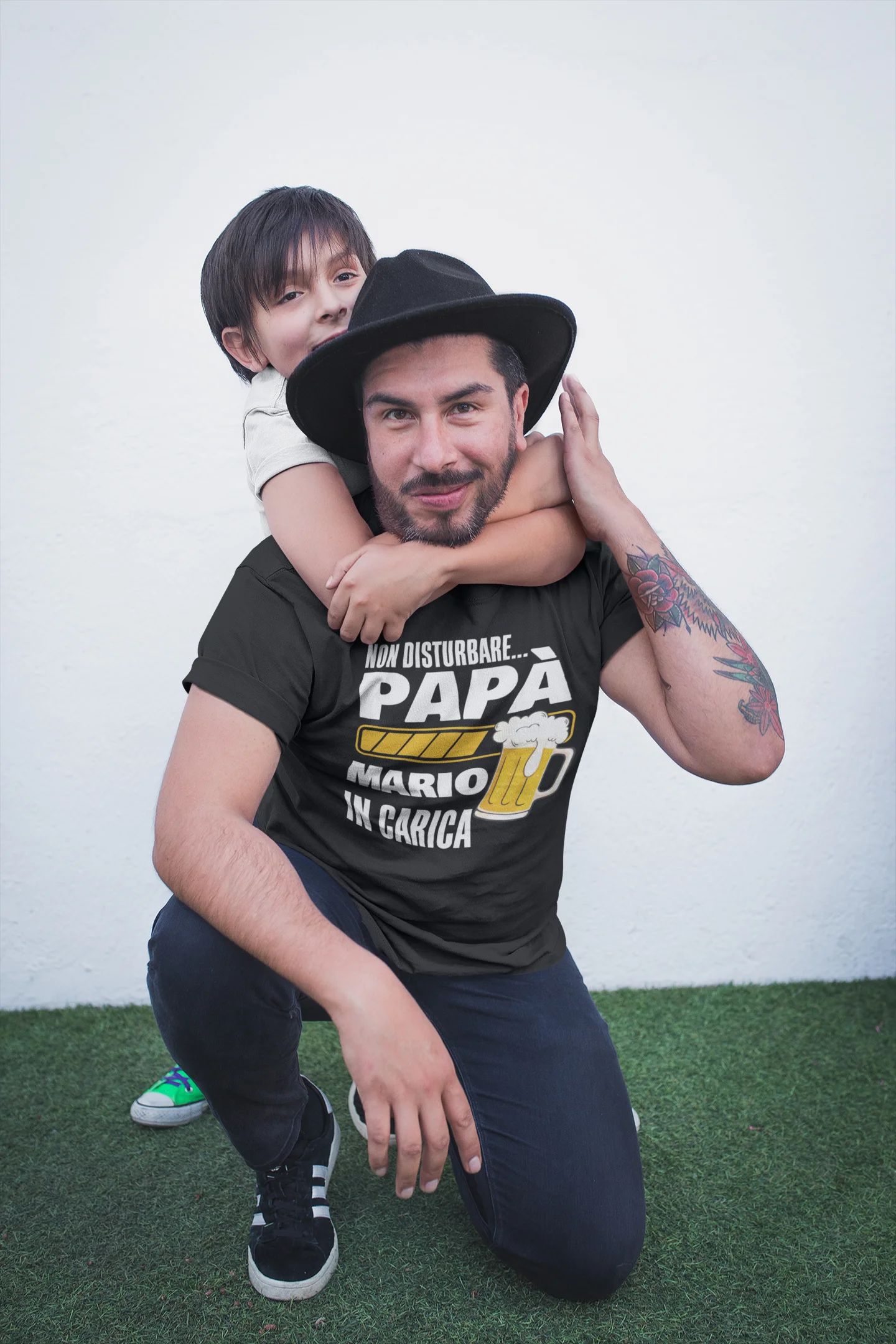 Maglietta Papà Personalizzabile T-Shirt Festa del Papà Non disturbare Papà in carica Birra personalizzata con nome regalo papà - immagine 6