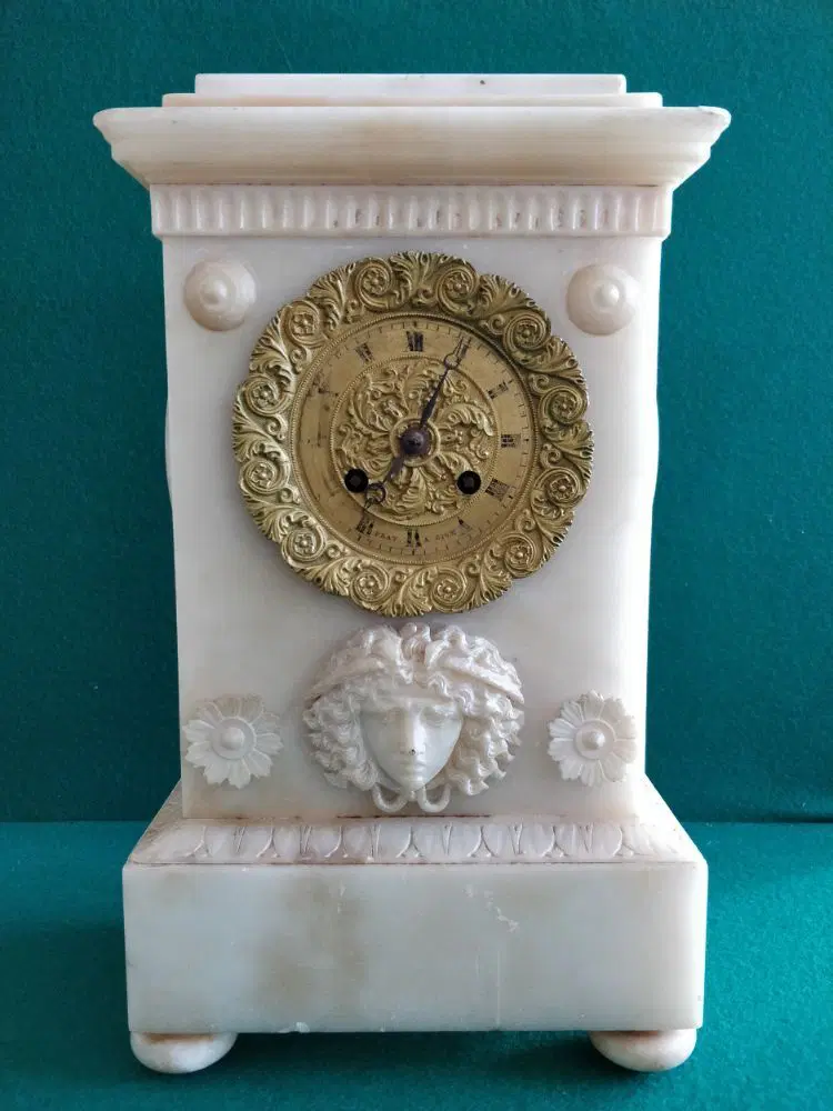 Orologio in alabastro