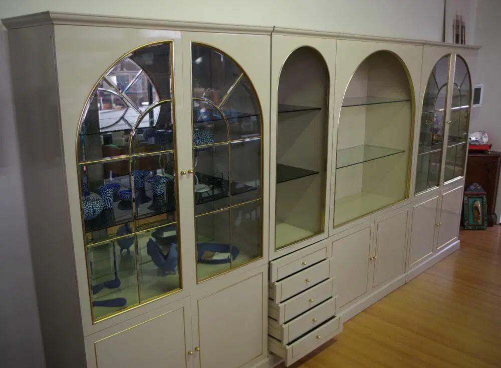 Vetrine laccate in legno, vetro e ottone di Mario Sabot, anni 1970, set di 4 - immagine 7