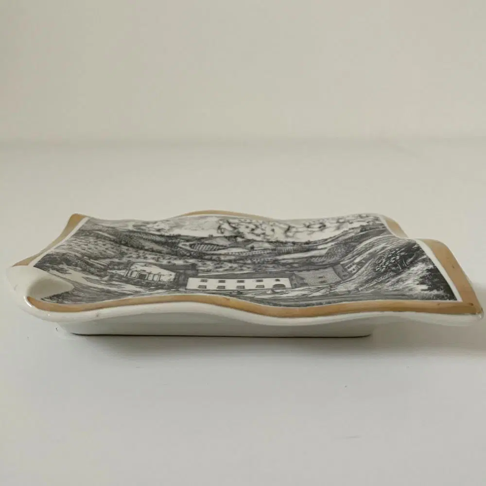 FORNASETTI, posacenere Abbazia Ardenghesca, ceramica decorata - immagine 3