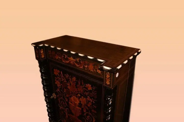 Credenzino olandese del 1800 in ebano riccamente intarsiato - immagine 3