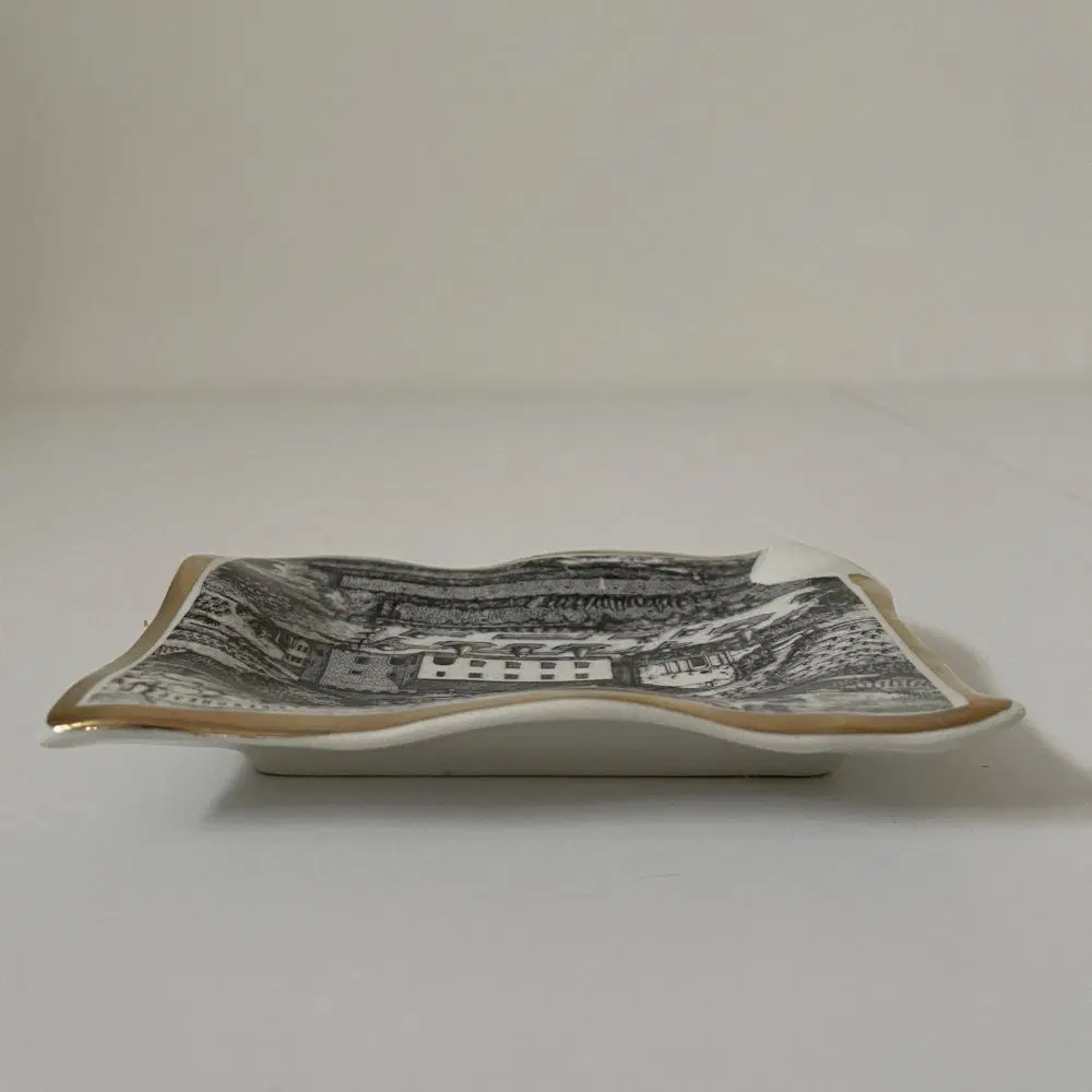 FORNASETTI, posacenere Abbazia Ardenghesca, ceramica decorata - immagine 5