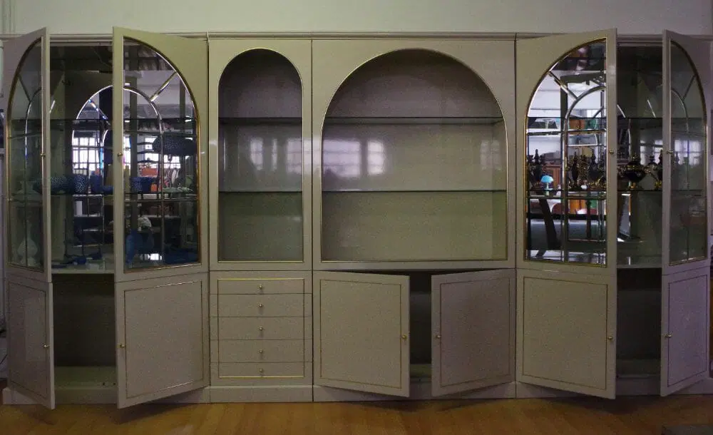 Vetrine laccate in legno, vetro e ottone di Mario Sabot, anni 1970, set di 4 - immagine 2