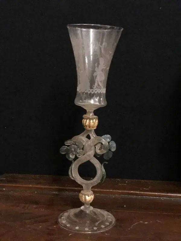 Bicchiere Tipetto con incisione personaggi veneziani