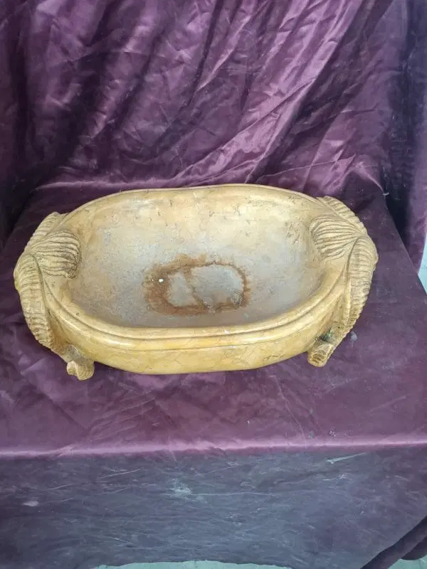 Acquasantiera con arieti laterali in marmo nembro - immagine 4