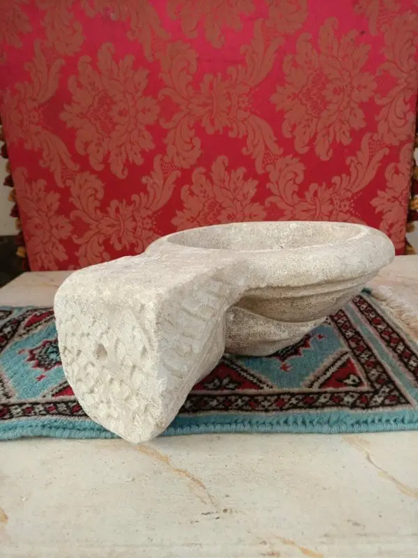 Acquasantiera in pietra - immagine 3