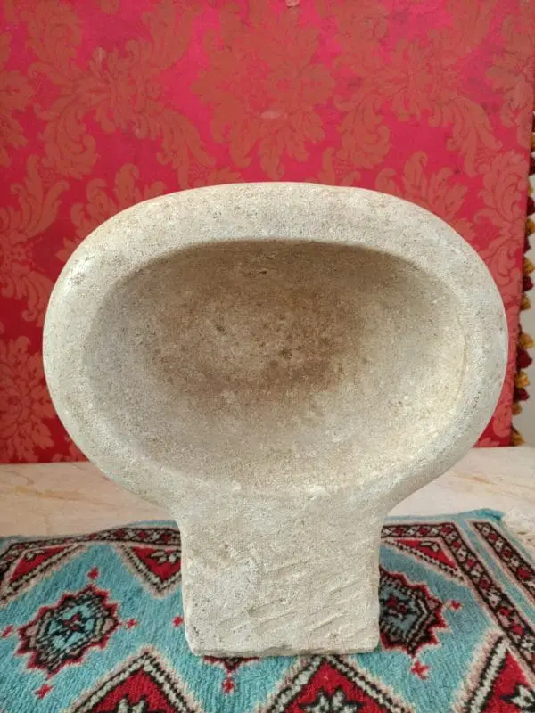 Acquasantiera in pietra - immagine 2