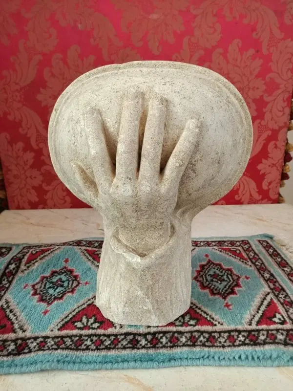 Acquasantiera in pietra