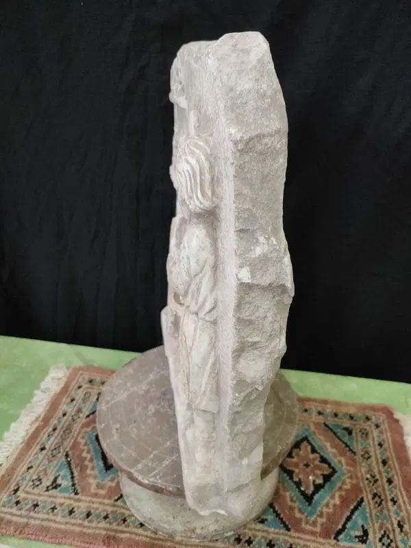 Antica mattonella in marmo raffigurante il fabbro - immagine 5