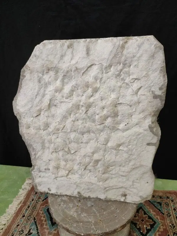 Antica mattonella in marmo raffigurante il fabbro - immagine 7