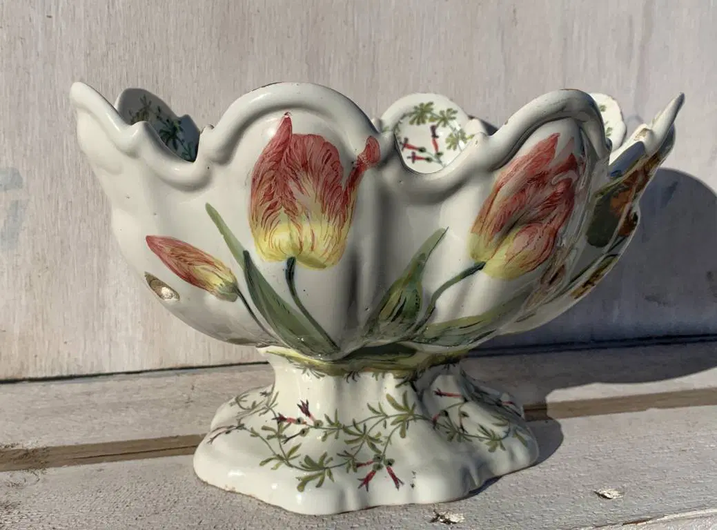 Coppa centrotavola in maiolica policroma. Bassano Antonibon, XIX sec. - immagine 4