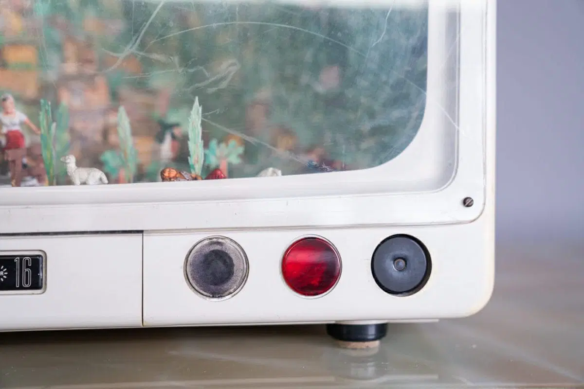 Grundig Television con presepe artigianale luminoso, anni 1950 - immagine 3