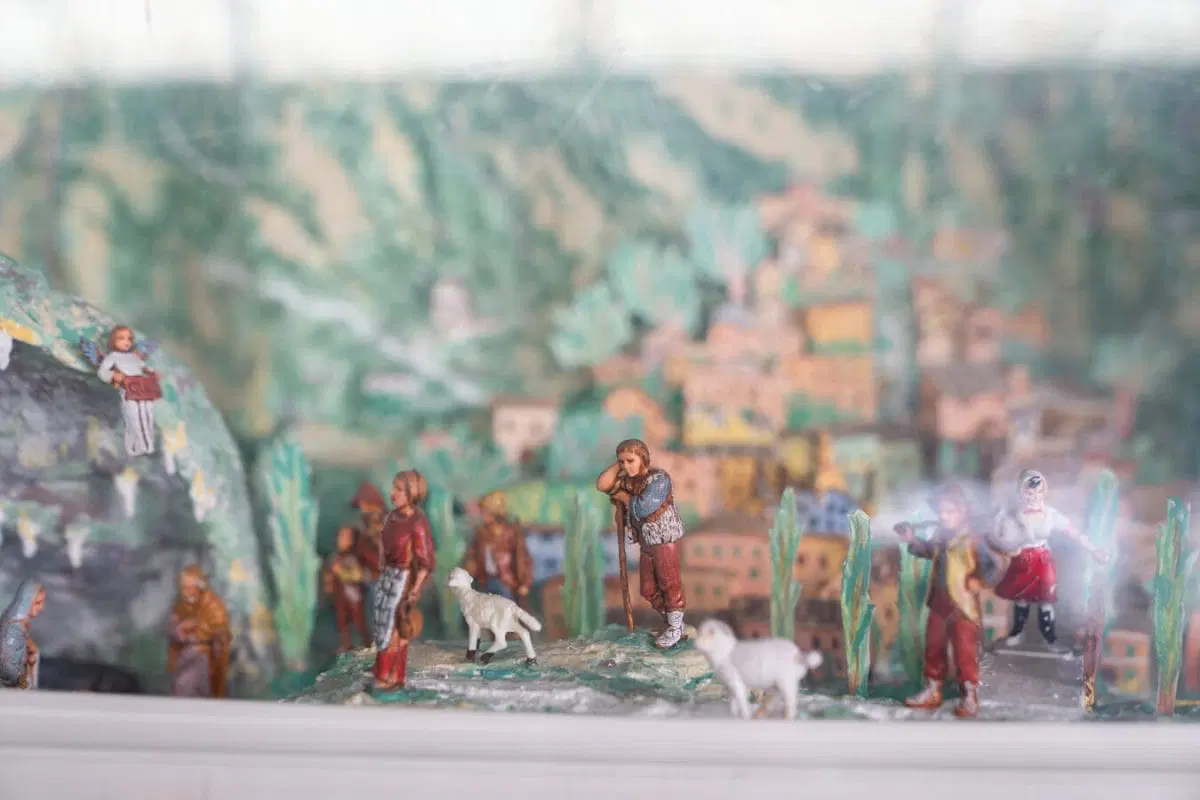 Grundig Television con presepe artigianale luminoso, anni 1950 - immagine 4