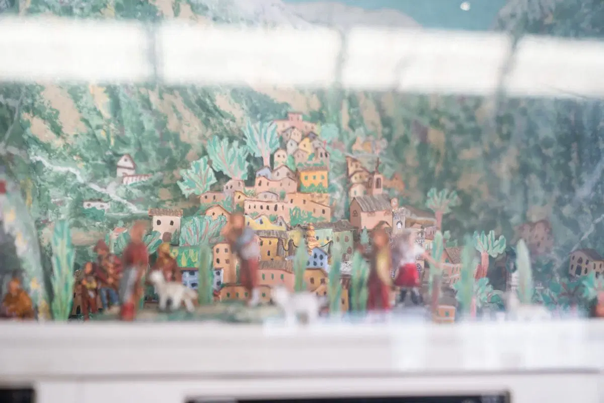 Grundig Television con presepe artigianale luminoso, anni 1950 - immagine 7