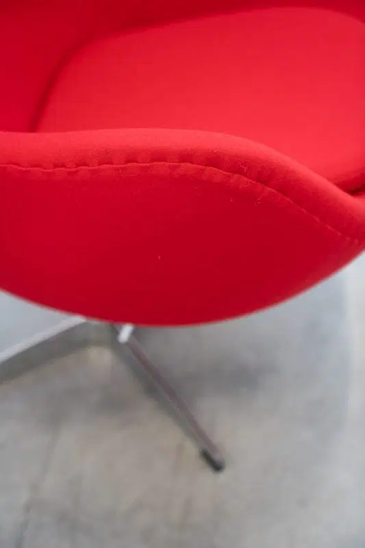 Poltrona con pouf EGG CHAIR 1980/1990 - immagine 7