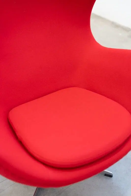 Poltrona con pouf EGG CHAIR 1980/1990 - immagine 8