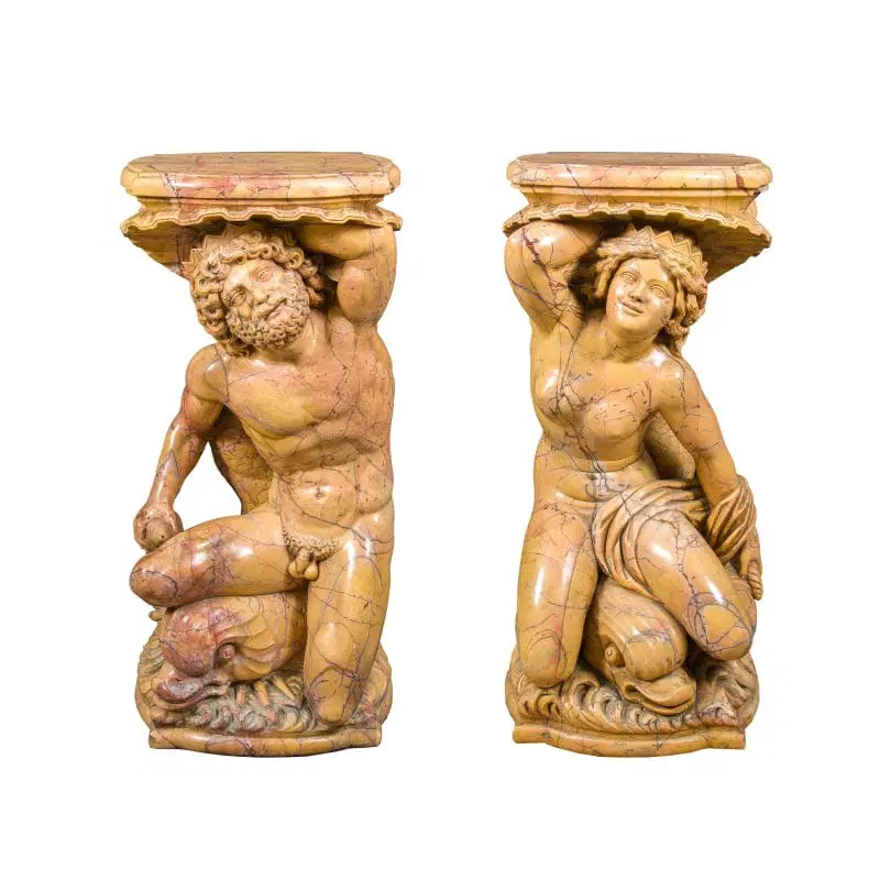 Coppia di sculture reggi-vaso in marmo giallo – Poseidone e Anfitrite. Italia, XIX-XX secolo.
