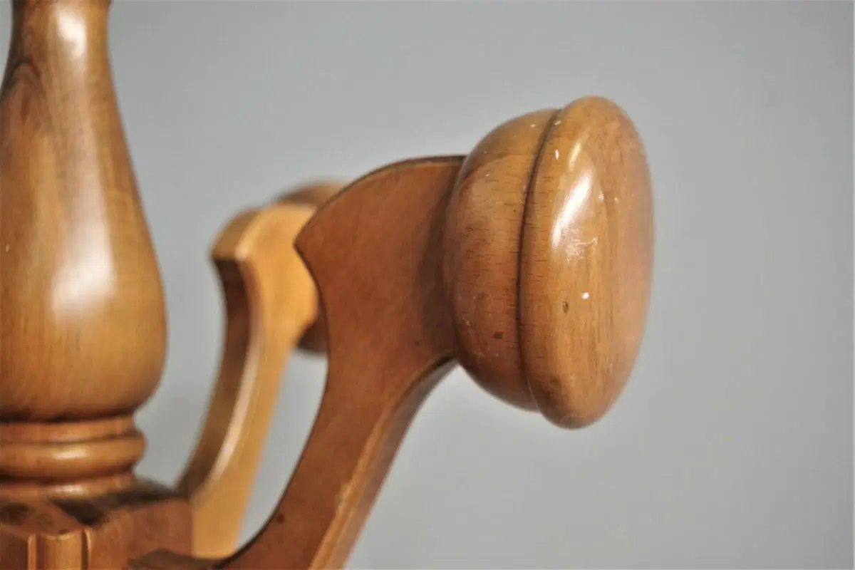 Porta abiti a colonna in legno di faggio tornito, anni ’70 - immagine 7