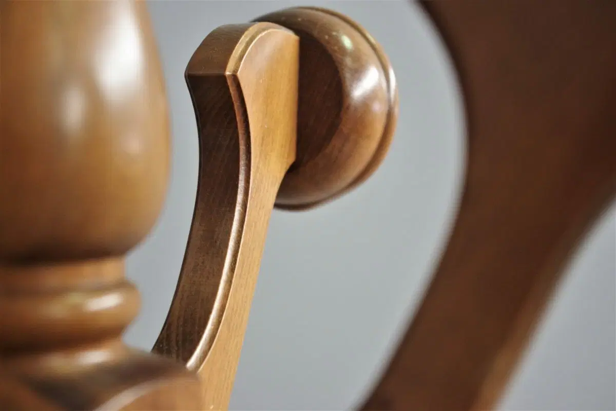 Porta abiti a colonna in legno di faggio tornito, anni ’70 - immagine 5