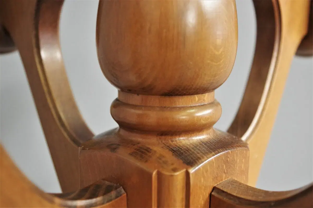 Porta abiti a colonna in legno di faggio tornito, anni ’70 - immagine 4