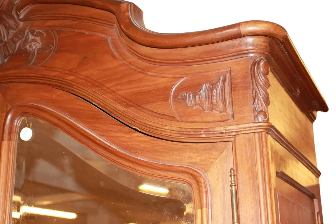 Armadio con specchi stile Luigi Filippo in Legno di noce con cimasa intagliata - immagine 2