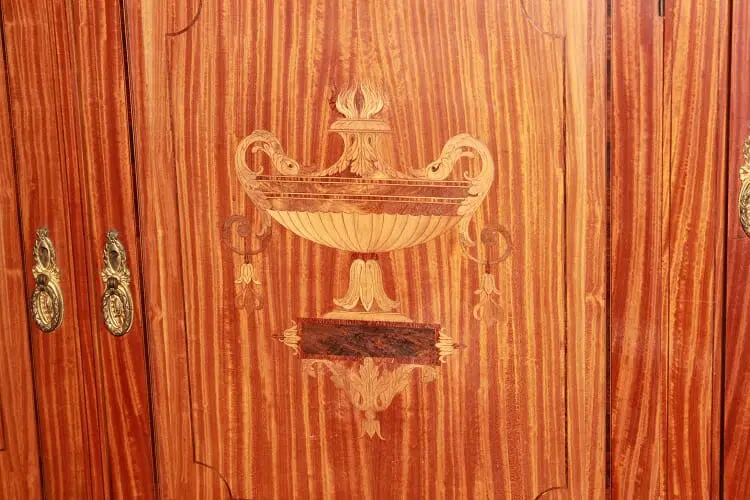 Grande credenza inglese stile Sheraton della seconda metà 1800 in legno satinwood - immagine 7