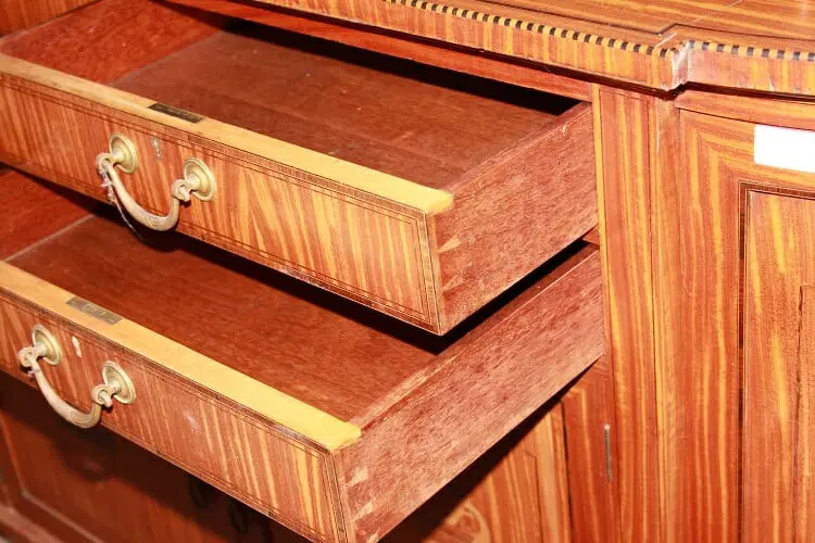 Grande credenza inglese stile Sheraton della seconda metà 1800 in legno satinwood - immagine 9