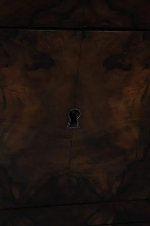 Antico cassettone cappuccino – comò L Filippo epoca 1860 in noce . Rare misure . Restaurato ! - immagine 8