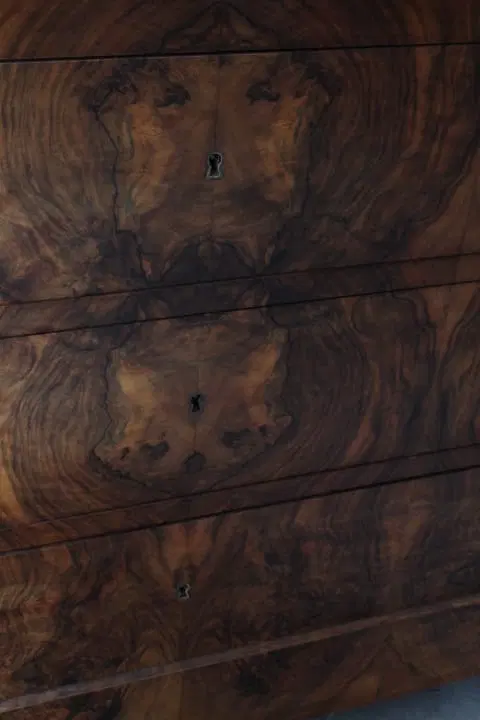 Antico cassettone cappuccino – comò L Filippo epoca 1860 in noce . Rare misure . Restaurato ! - immagine 9