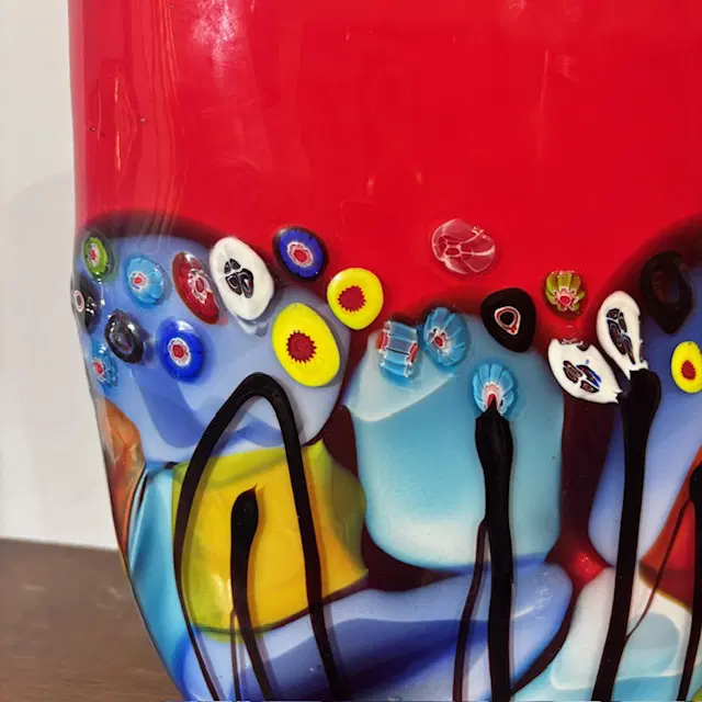 Vaso strepitoso vetro Murano lavorazione incamiciata e a Murrine Millefiori . Anni 70 Grandi dimensioni . H 35 L 33 - immagine 2