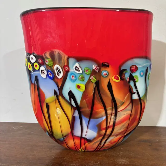 Vaso strepitoso vetro Murano lavorazione incamiciata e a Murrine Millefiori . Anni 70 Grandi dimensioni . H 35 L 33 - immagine 6