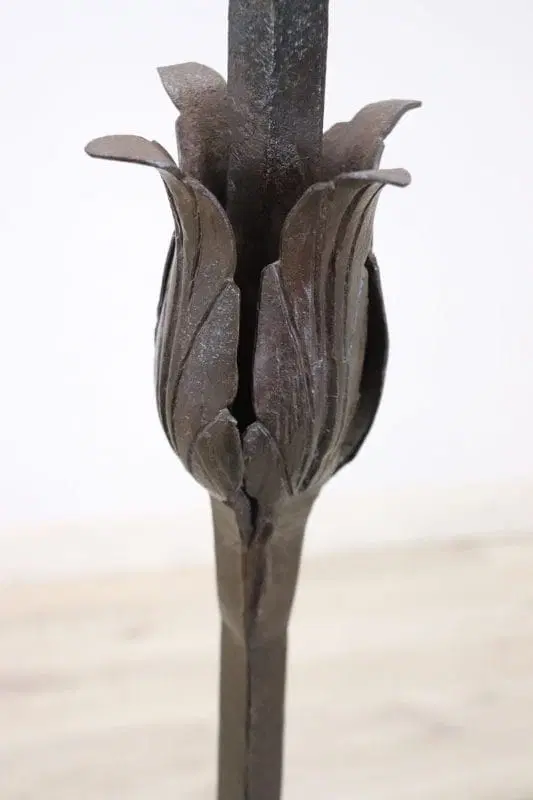 Grande candelabro antico da terra in ferro forgiato a mano secolo XVII - immagine 6