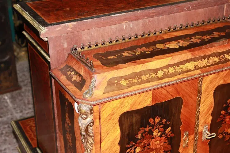 Cabinet francese della prima metà del 1800 stile Luigi XV riccamente intarsiato - immagine 3