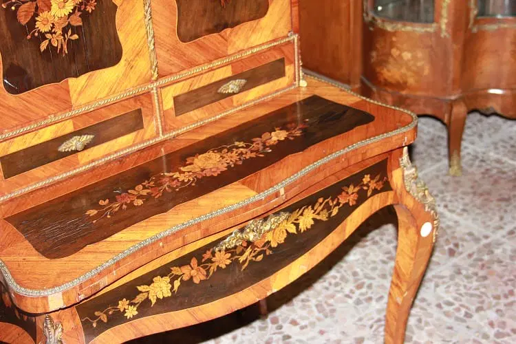 Cabinet francese della prima metà del 1800 stile Luigi XV riccamente intarsiato - immagine 5