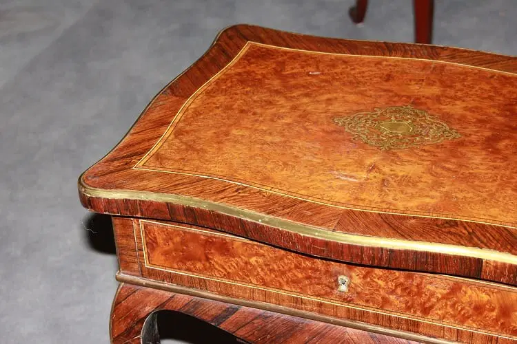 Toilette francese stile Luigi XV in legno di bois de violette e radica di maples - immagine 2