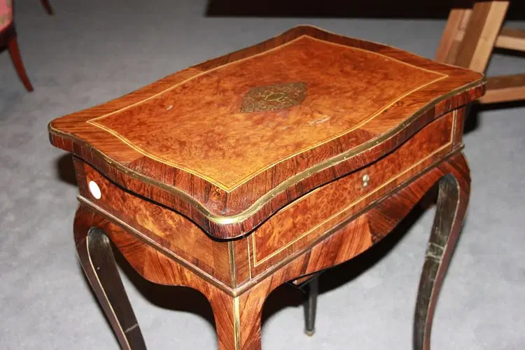 Toilette francese stile Luigi XV in legno di bois de violette e radica di maples - immagine 5