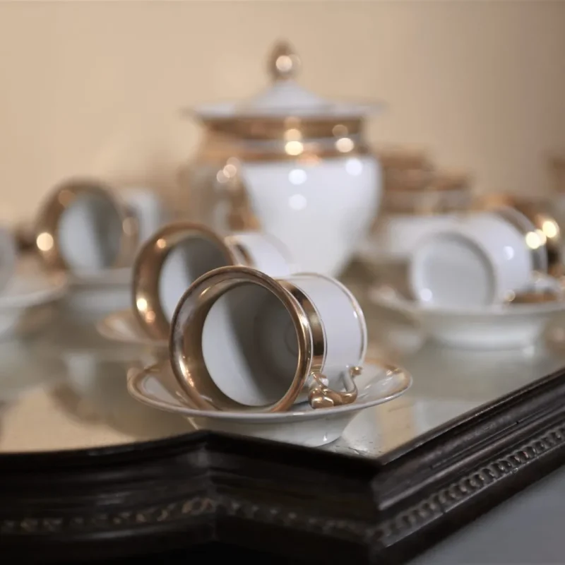 Servizio da caffè in porcellana con lumeggiature in oro. Francia, inizio Sec. XIX - immagine 4